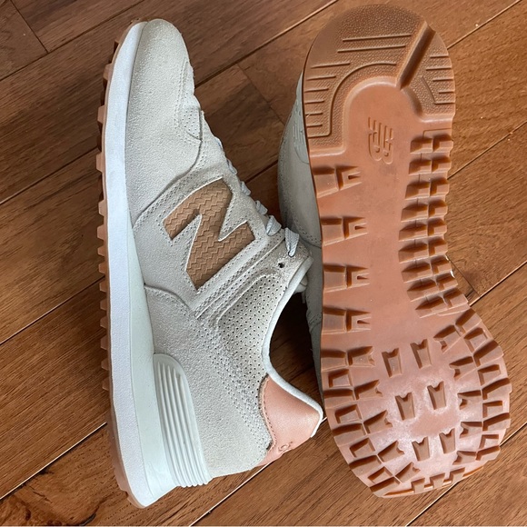 New balance 574..size 9 1/2.. super comfy very neutral, color, tan peach goldish - Picture 3 of 6